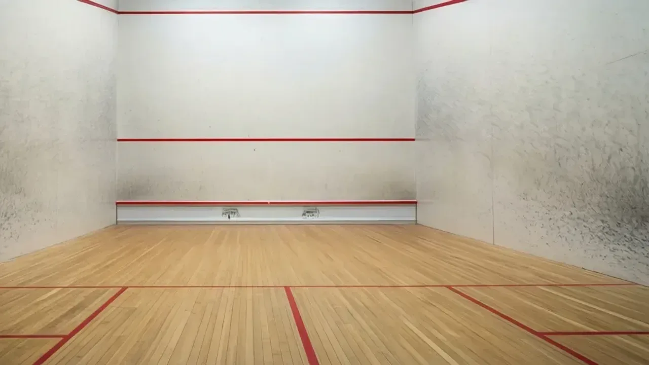 Jak grac w squash: poznaj podstawowe zasady gry w squasha i ten sport